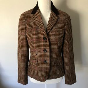 Chaps lined women’s blazer. Size 8P.